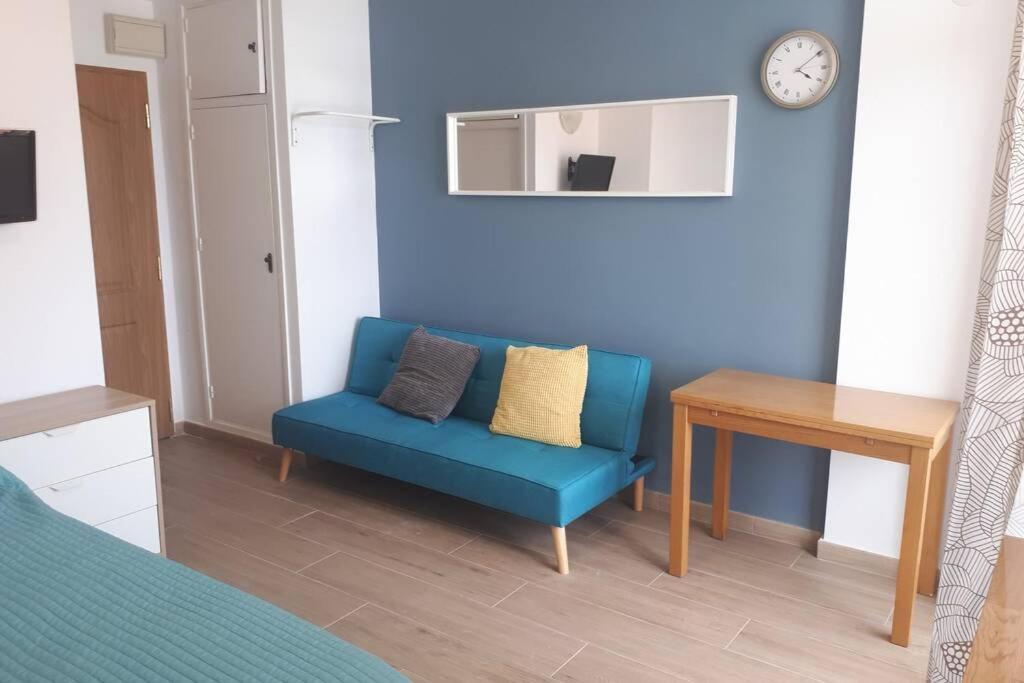 Modern Studio Near Beach. Sea, Pool And Wi-Fi เบนัลมาเดนา ภายนอก รูปภาพ